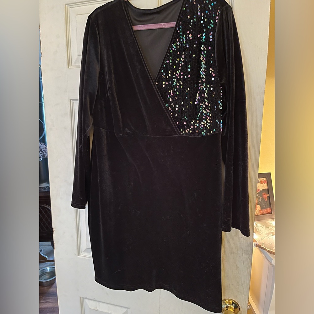 Black velvet mid length stretch fabric w sequins on left side of deep-v